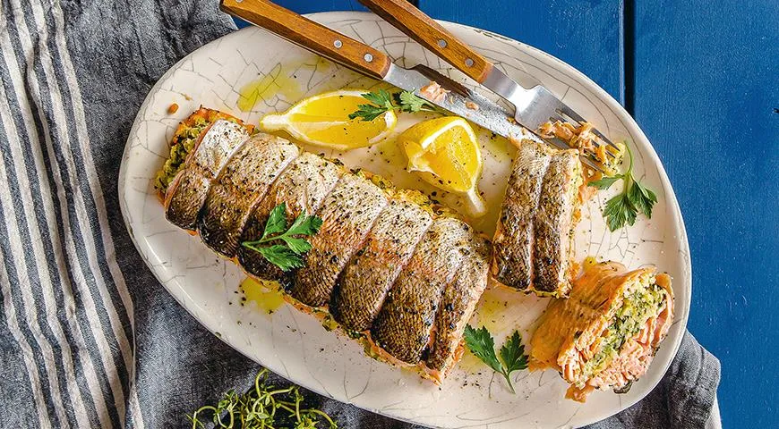 фаршированная рыба в духовке с овощами рецепт приготовления | Дзен