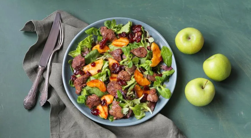 Салат с куриной печенкой