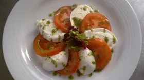 Рецепты с мягкими сырами, томатами и песто