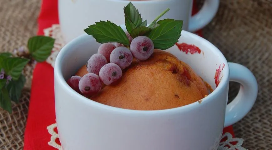 Как приготовить пряные томатные кексы с красной смородиной