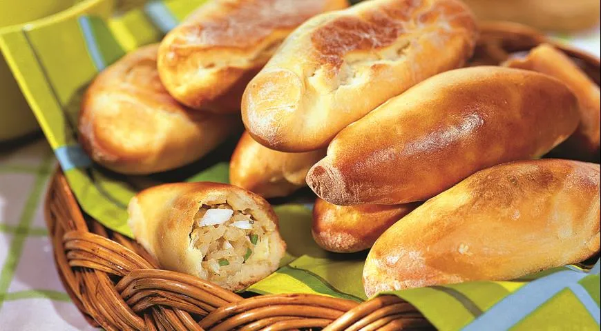 Пирожки из дрожжевого теста с рисовой начинкой