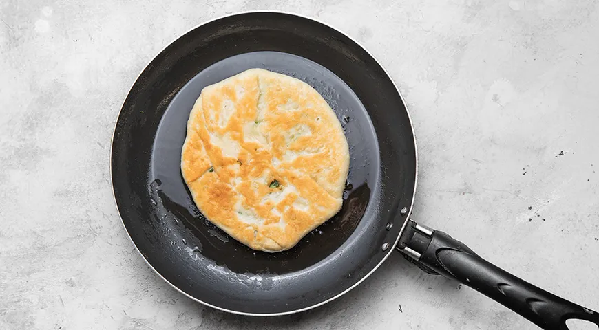 Слоеные лепешки с сыром