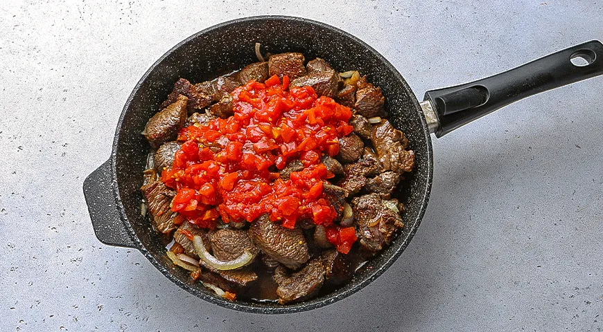 Рагу из говядины с грибами и кабачком