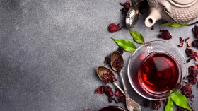 Чай для детокса и защиты сосудов: врач сообщила, кому полезен каркаде