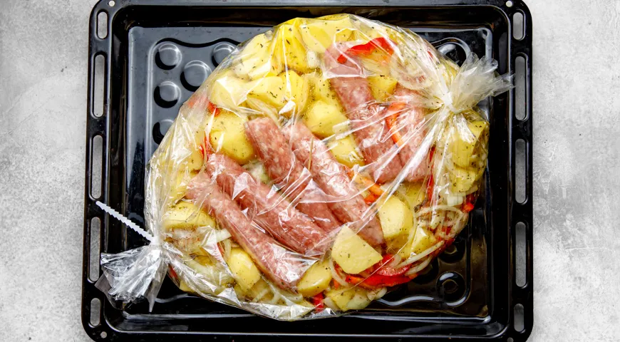 Купаты с картошкой в духовке