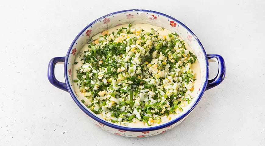 Заливной пирог с рисом, яйцами и луком