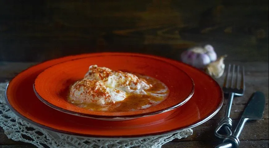 рецепт турецкой яичницы с йогуртом "Чылбыр"