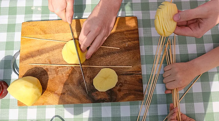 Картофель на шпажках