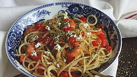 Спагетти с креветками и болгарским перцем