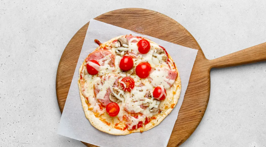 Пицца на тортилье на сковороде