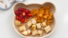 Сырники без сахара с абрикосом и клубникой