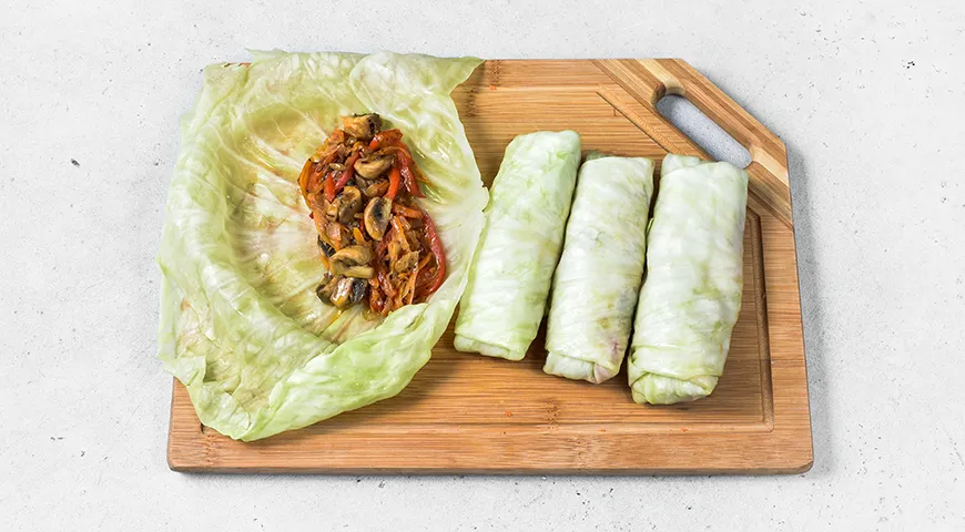 Голубцы овощные в морковном соусе