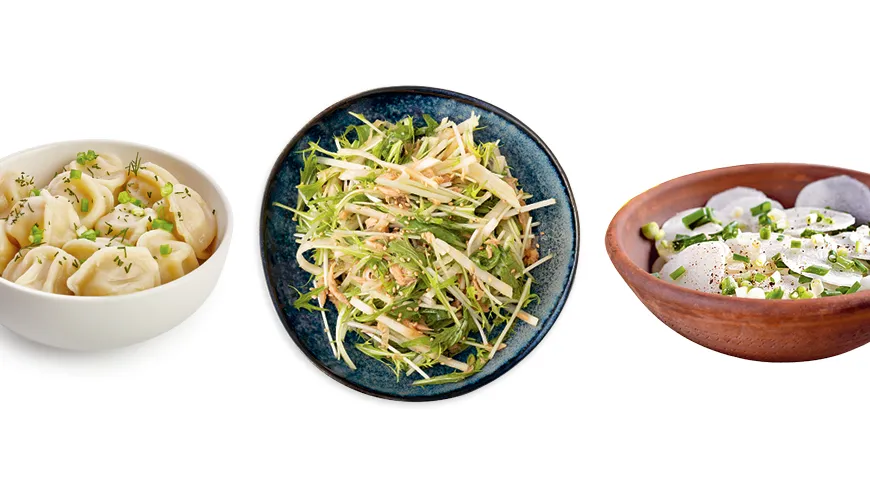 Салат и слайсы из редьки  – витаминная бомба, а пельмени, где редька добавлена в фарш – сочность и новизна вкуса