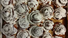 Булочки синнабон с матчей и белым шоколадом