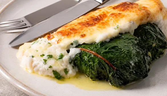 Листья мангольда, фаршированные мясом и крупой