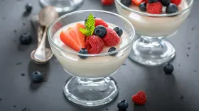 Рецепты с молочной продукцией, ягодами и ванилью