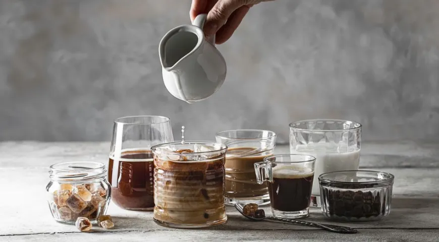 В порции эспрессо, капучино и латте содержится примерно одинаковое количество кофеина 