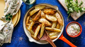 Картофель айдахо, жаренный на сковороде