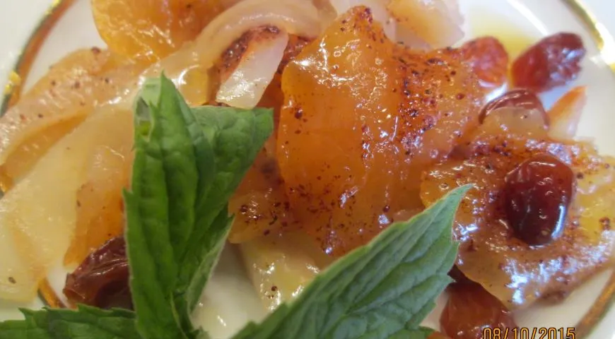 Рецепт десерта из тушеной репы с яблоком, с ароматом корицы