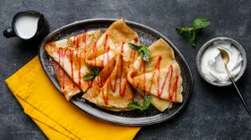 Блины тонкие с кисломолочными продуктами