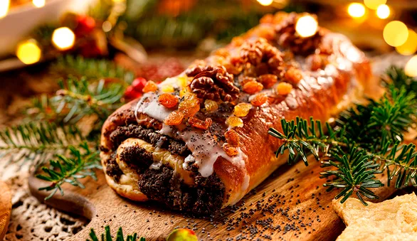 Маковый рулет с глазурью