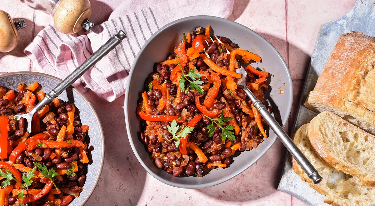 Рецепт вареной фасоли с овощами в томатном соусе