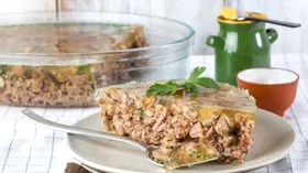 Домашний холодец из свиных ножек и говядины