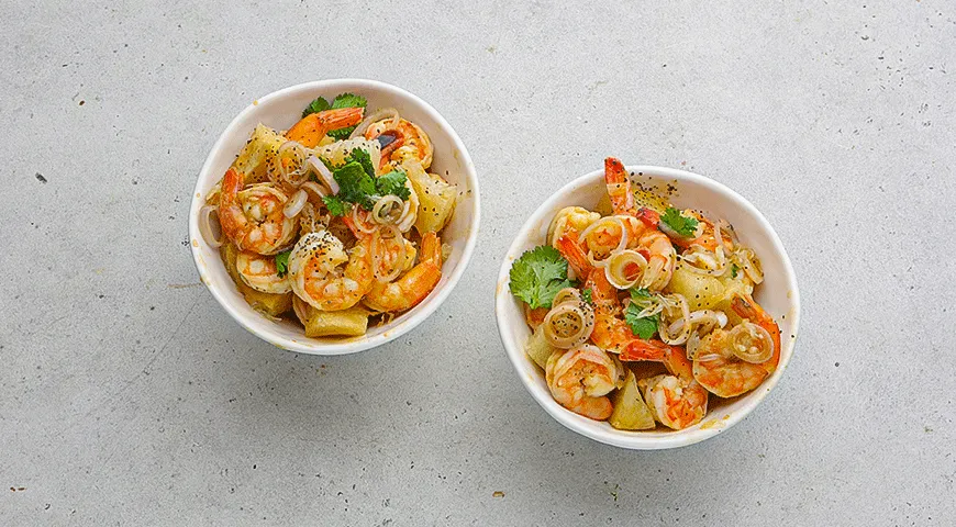 Салат из креветок с помело и острой заправкой