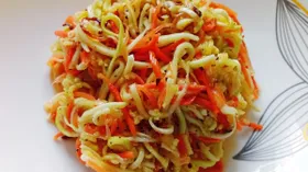 Кабачки с морковью по-корейски с жареным луком