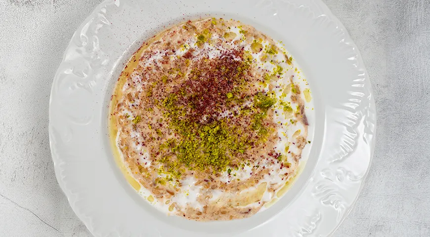 Овсяная каша с финиками и маслом соленых лимонов