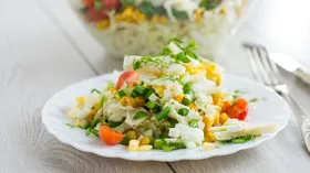 Салат из пекинской капусты с кальмарами