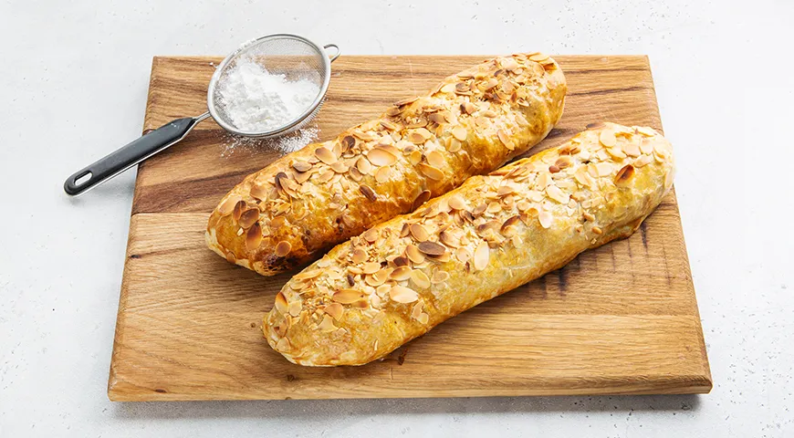 Яблочный штрудель из слоеного теста