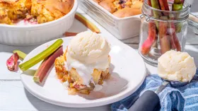 Что приготовить из ревеня: 12 вкусных и интересных блюд