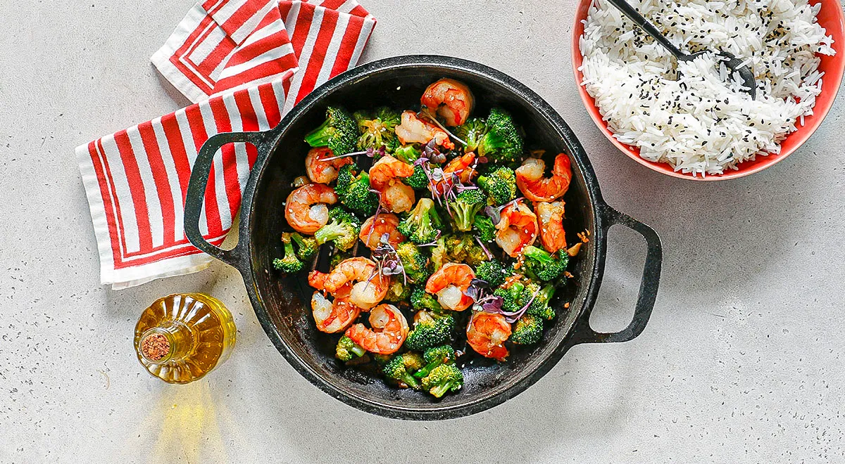 Рецепт стир-фрая с королевскими креветками и брокколи
