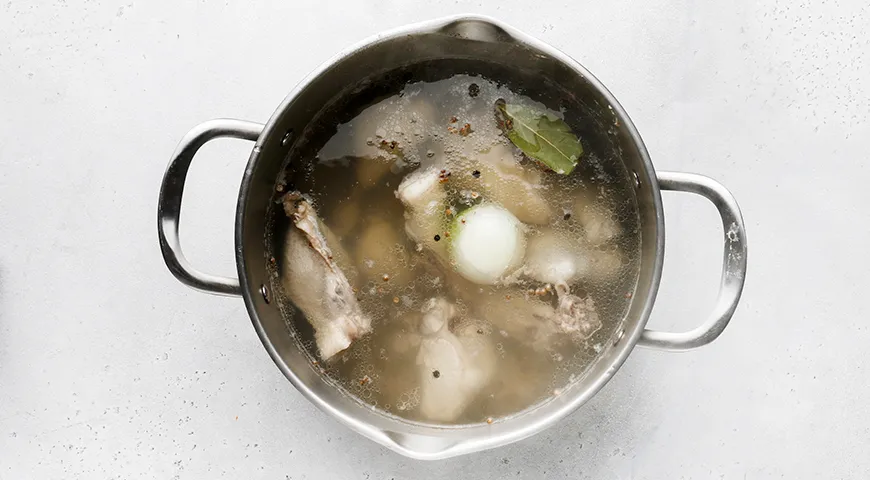 Домашний суп с чесночными галушками