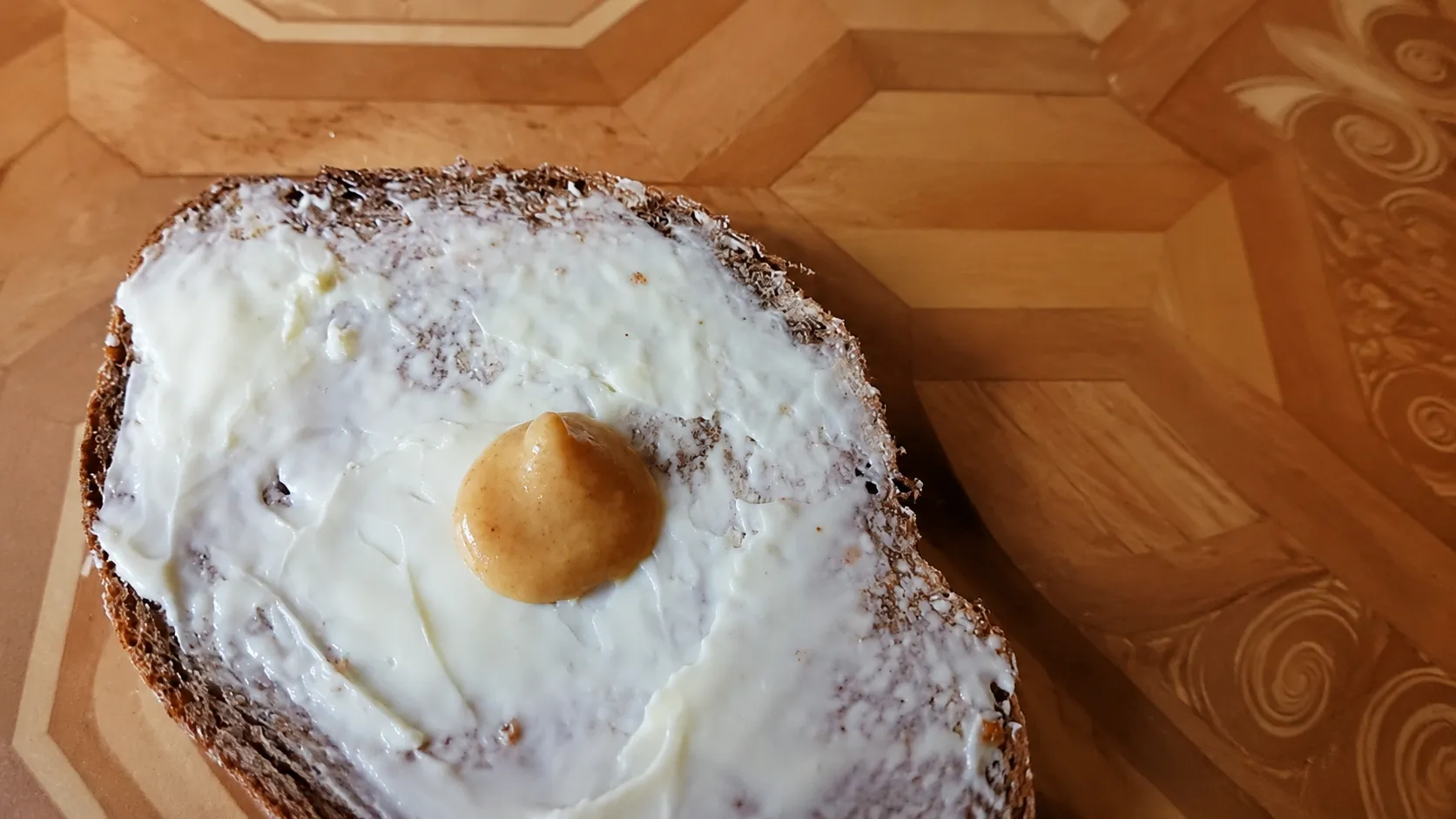 Бутерброды с селедкой и редисом