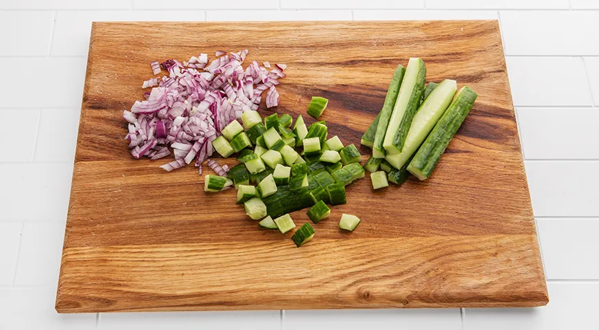 Салат из помидоров, огурцов и яиц