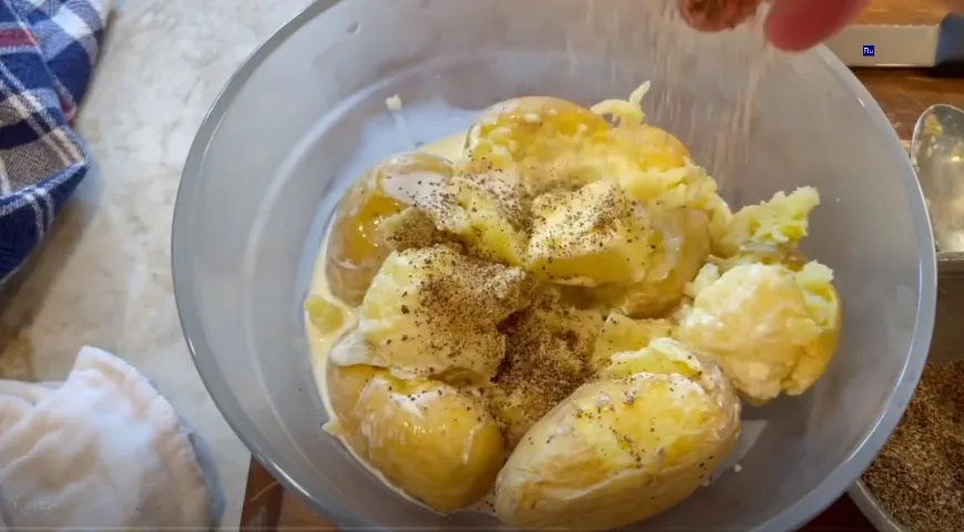 Как растолочь пюре без толкушки. Картошка без сливочного масла. Картошка без сливочного масла. Французское картофельное пюре. Картошка с маслом.