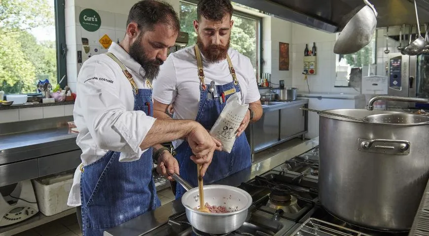 Икра устриц и японская барабулька: гастрономический ужин Игоря Гришечкина и братьев Костарди в ресторане Кококо