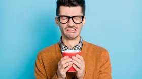 Аллергия на кофе существует? Врач рассказал, какие симптомы игнорировать нельзя