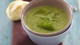 Бархатный суп из цукини и лука-порея