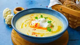 Суп из цветной капусты с яйцом-пашот