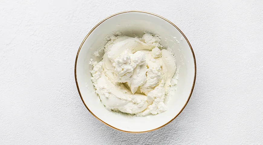 Влажный лимонно-творожный кекс