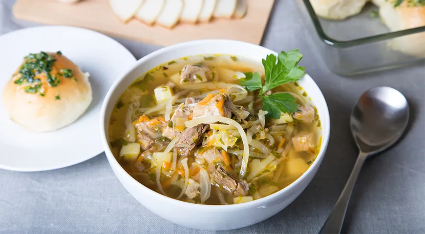 Супы на основе белокочанной капусты на второй день становятся еще вкуснее и наваристее