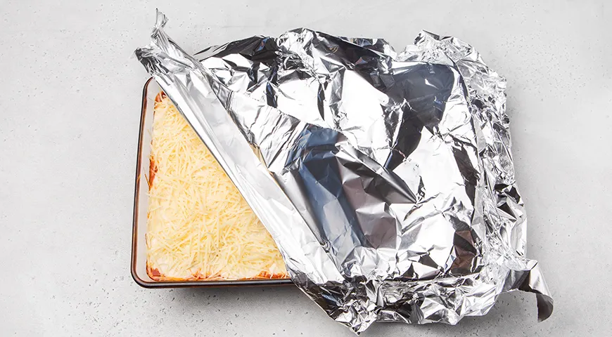 Каннеллони с фаршем под соусом бешамель