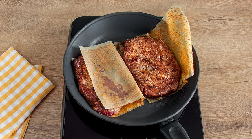 Сочное мясо на сухой сковороде – как его приготовить