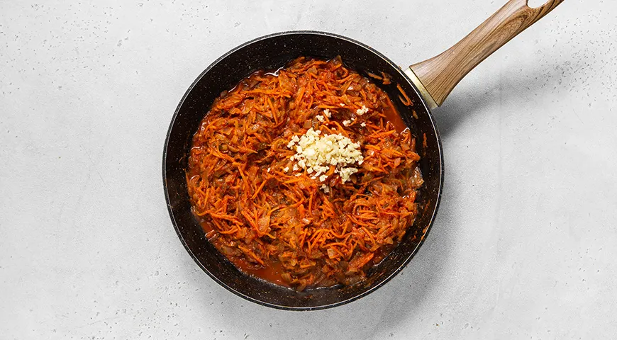 Икра из соленых огурцов и моркови