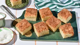 Кокосовый пирог на кефире со сливками