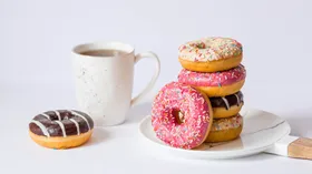 Разобрались, в чем разница между донатом и пончиком