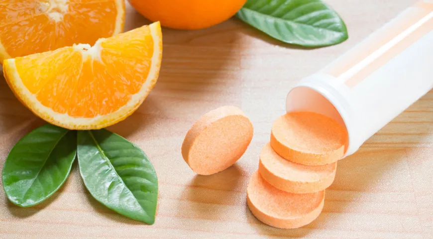 Получать витамин C лучше из продуктов, а не из добавок